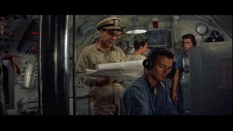 Left standard rudder. - Left standard rudder. Aye, aye, sir