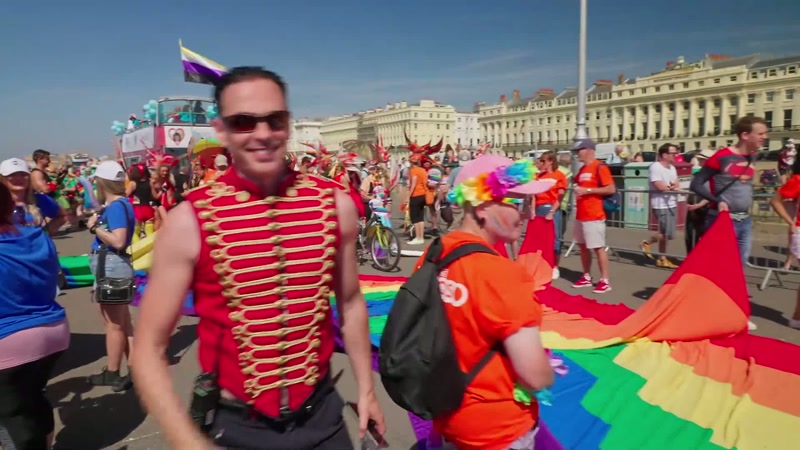 Leighton De Burca é o coordenador de voluntários do Pride de Brighton