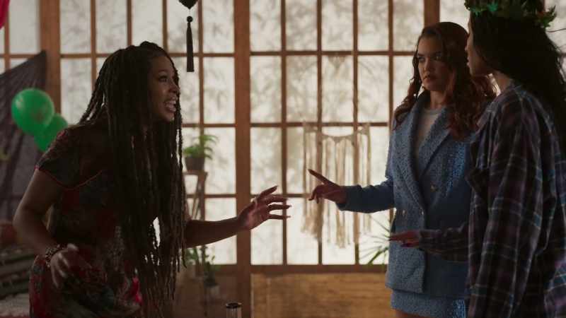 Leila, chill. - Do not tell me to chill!