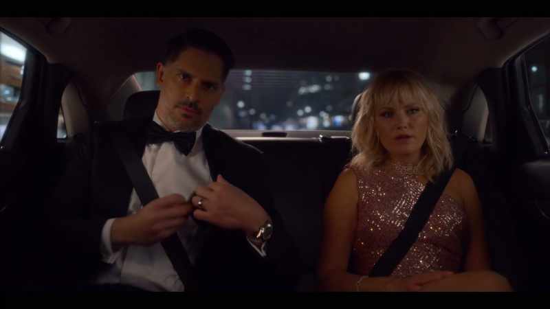 Leo, you install the poison strip on Mathilde's right palm