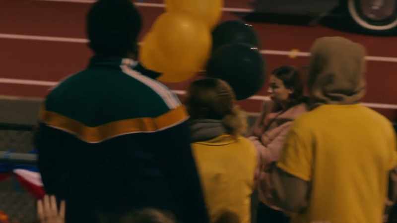 Leo, Lydia, we have to go! (Loud cheering)