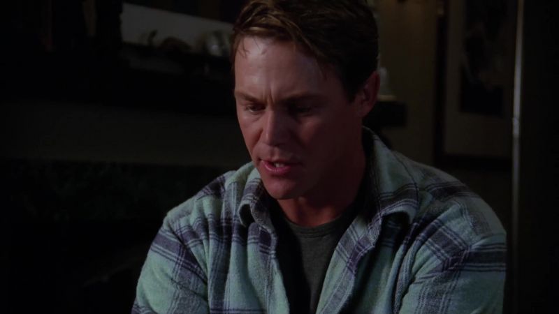 Leo, what's the matter? - Something's not right