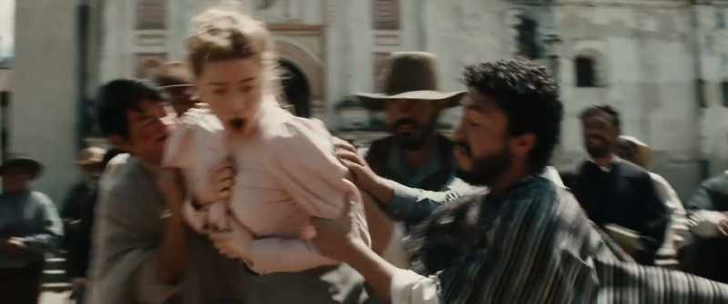 Let me go! - !¡Bruja!