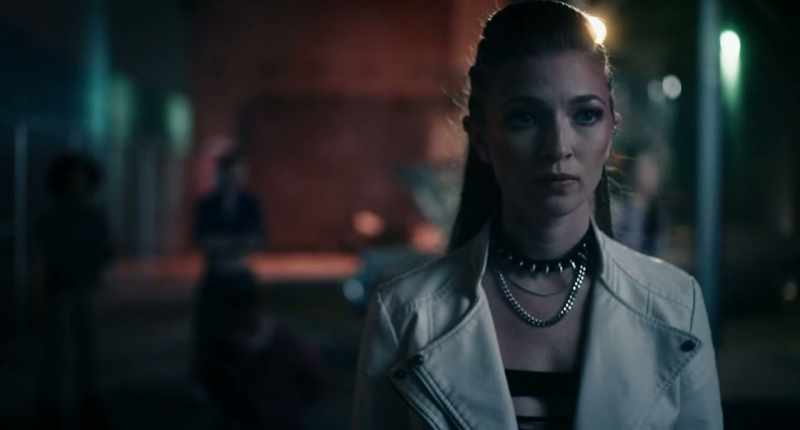 Let her go. -LAUREL: Help me! Help!