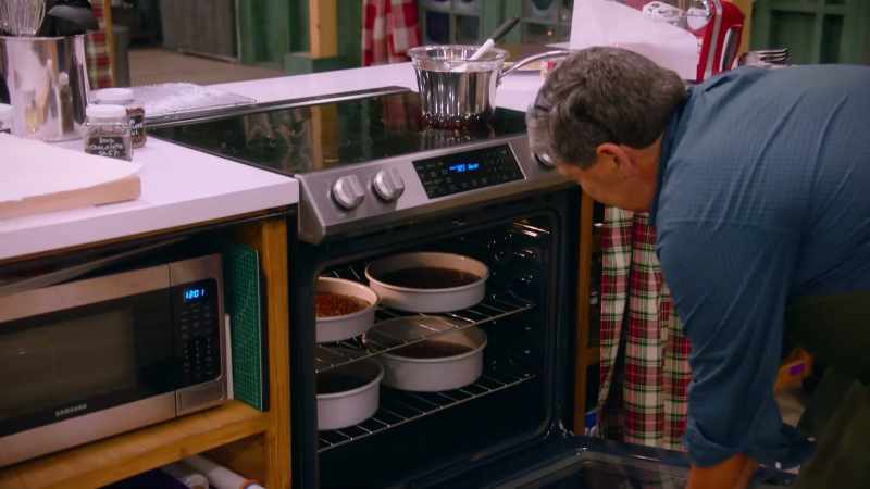 Let me look at my cakes. - They're getting close