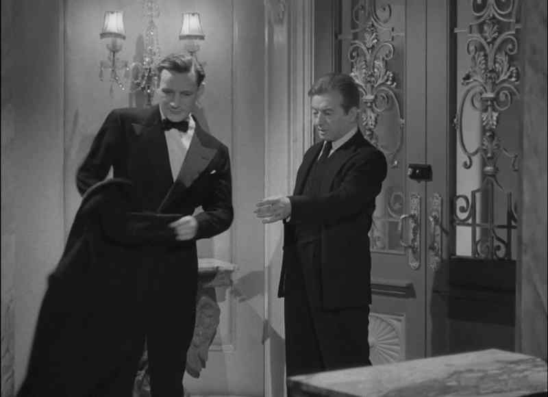 Let me take your coat. - Thank you
