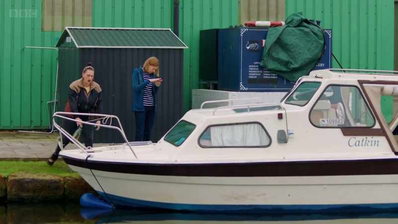 Let the bottle see the yacht