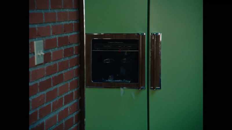 Let's abandon the kitchen. -(SCREAMING)