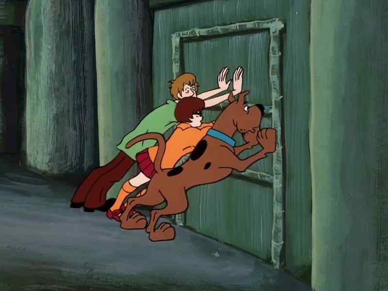 Let's barricade the door! Come on, Velma