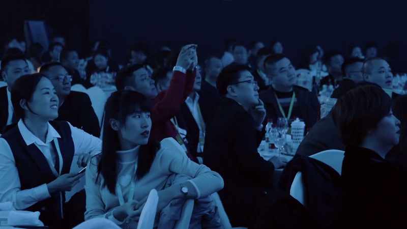 Let's give an ovation to our President Zhen!