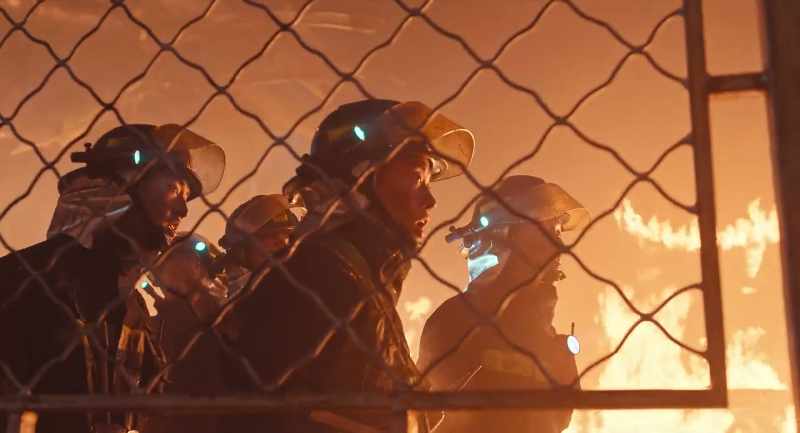 Let's go in. - Come on