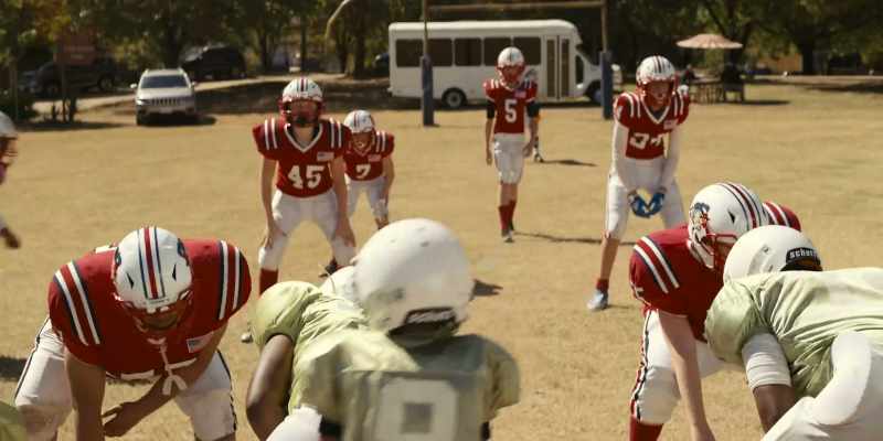 Let's go, Tre. - TRE: Down, set, hut!