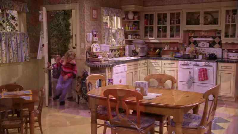 Let's watch tv! - Yeah!