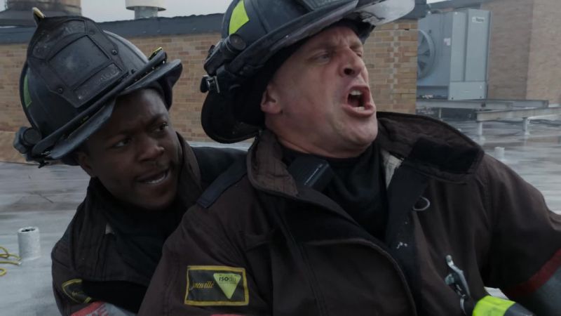 Lieutenant, don't move in there