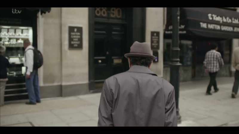 LIFT: 'Door closing.'