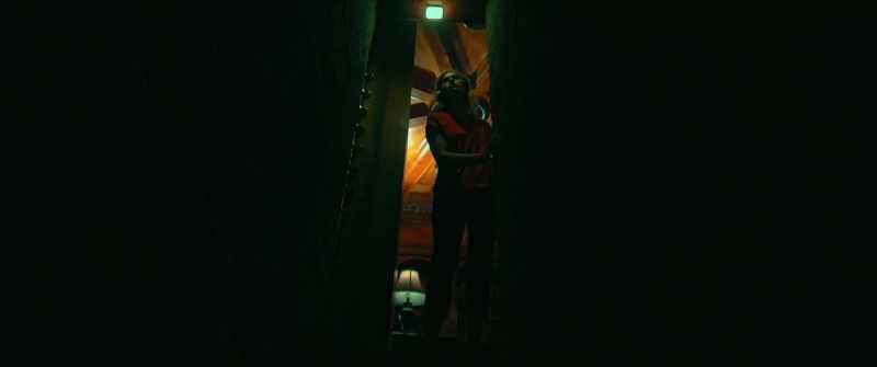 (light buzzing)