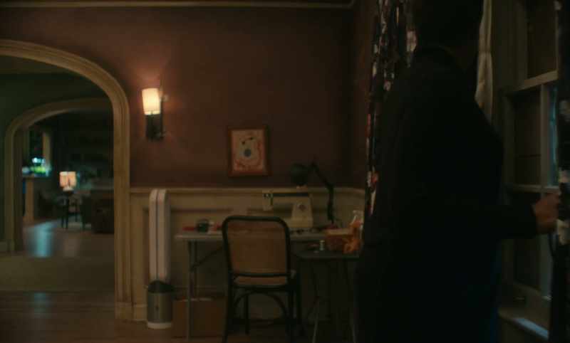 (LIGHT RUMBLING)