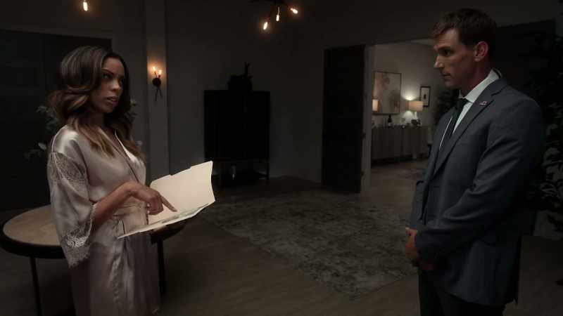 LILLY: IS THIS THE SAME MAN THAT WAS ON THE PLANE WITH ME?