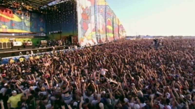 Limp Bizkit. -(CROWD CHEERING)