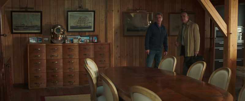 Living room-slash-dining room. - Yes, excellent