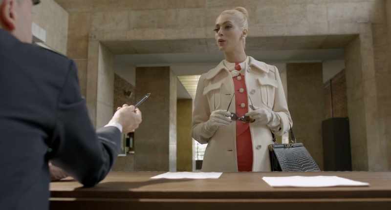 Lo chiami e gli dica che c'è lady Kant