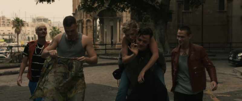 lo e Giulio ci sposiamo. - Oh! - Oh! - Eh!
