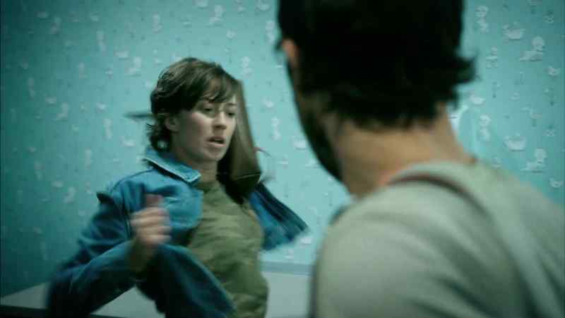 Lock the door. -What are you doing?