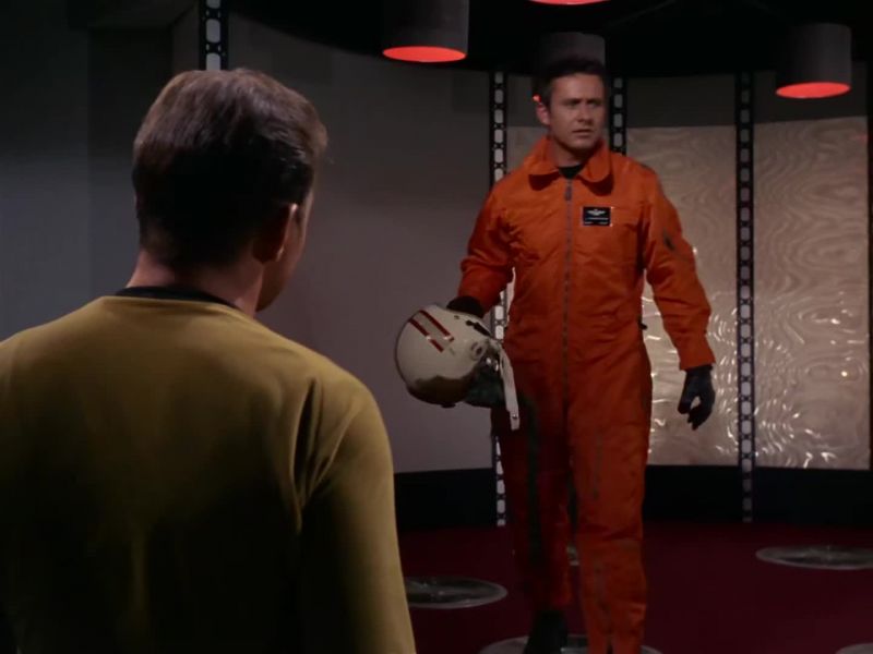 Locked on to the enemy, Captain