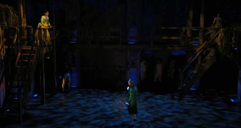 �� Look around, look around ♪