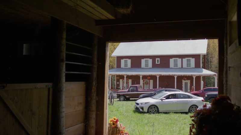 Look at this farm! It's so cute!