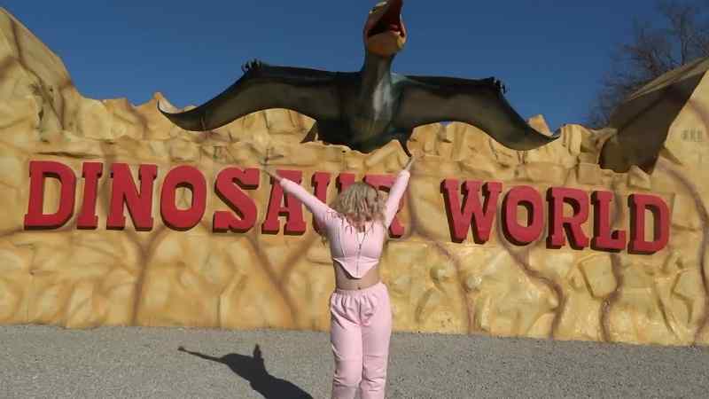 Look at me, I'm Raquel Welch, and this pterodactyl