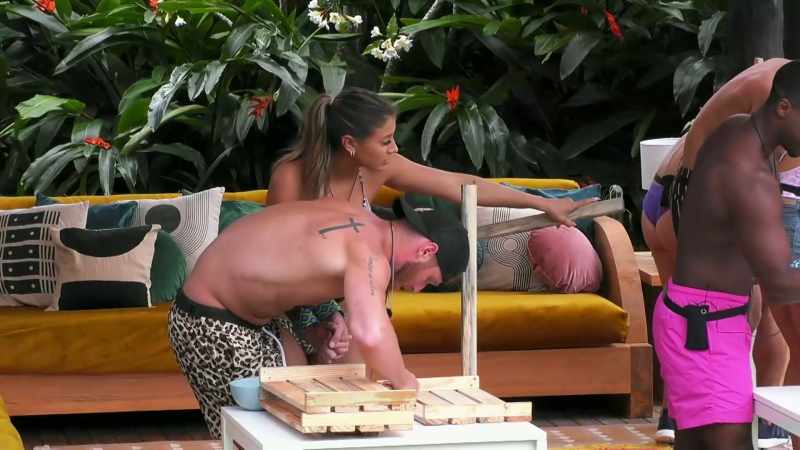 >> LOOK AT THE WAY THEY'RE DOING IT