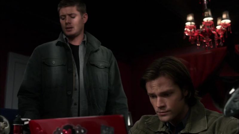 Look at this. He's watching her sleep. How is that not rapey?