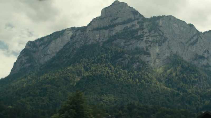 Look at those mountains