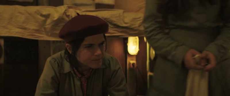 Look. - Hmm. We'll call you Ana