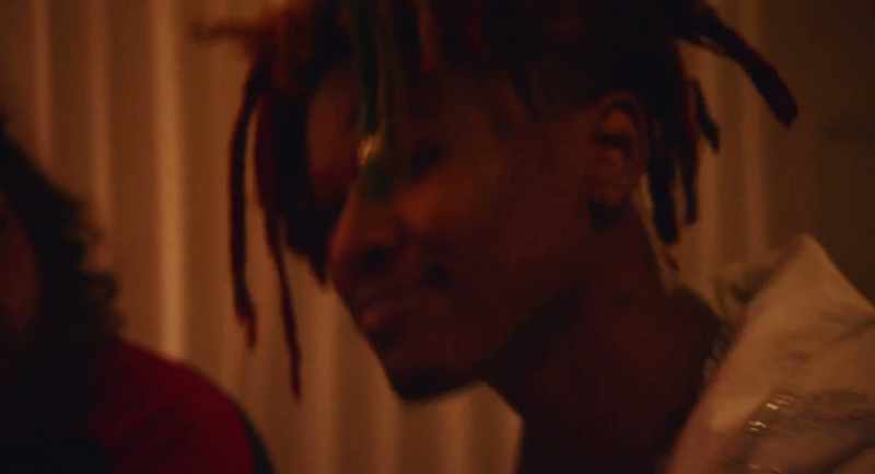 �� Look into my eyes See the things I don't see ♪