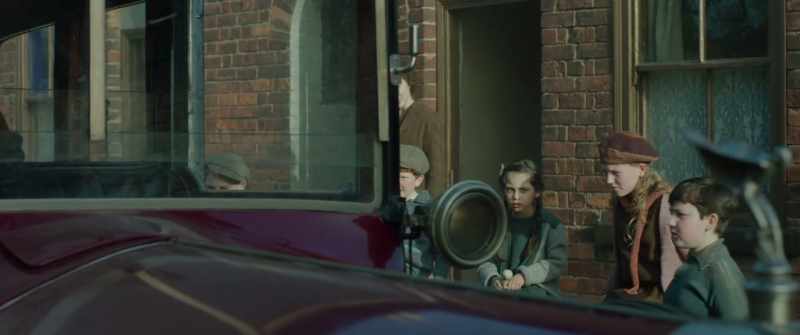 Look, it's a Rolls-Royce. It's so shiny