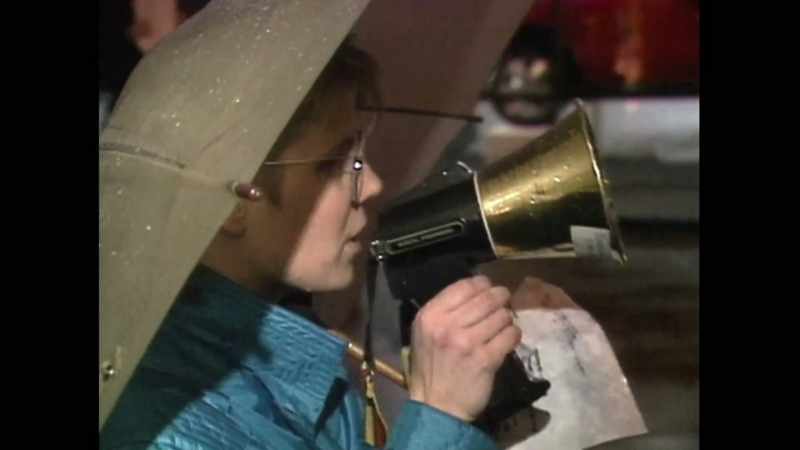 Lorena Bobbitt used a knife! Lorena Bobbitt saved her life!