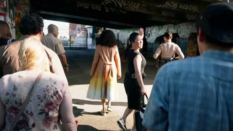 [ loudly ] Everybody, get back on the bus