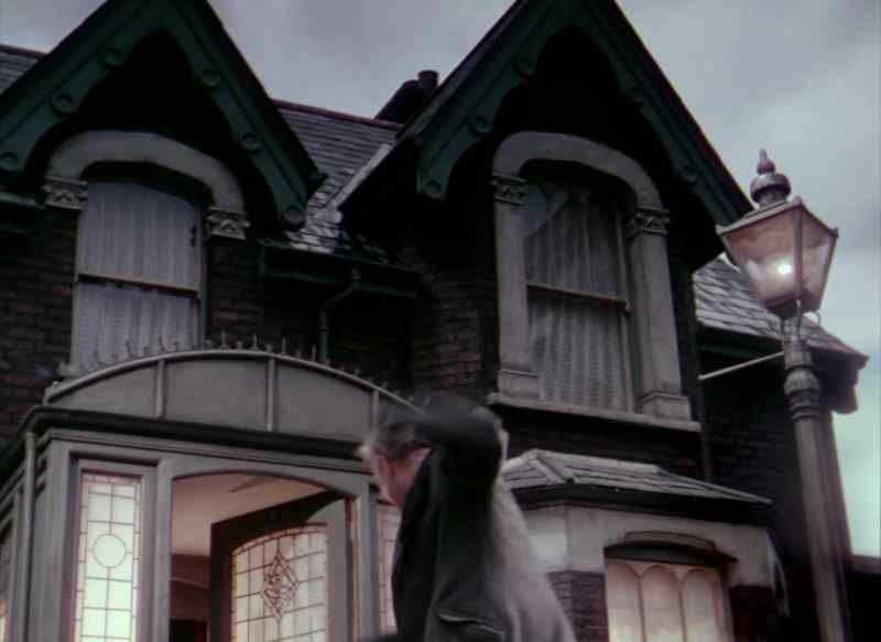 Louis! On the roof!