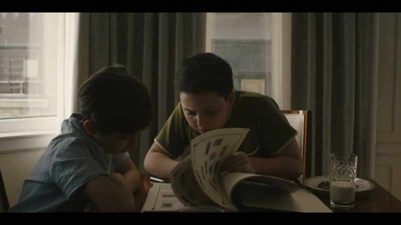 �� (LOUISE SINGING ON PHONOGRAPH) ♪