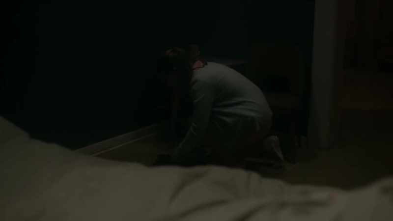 [low growling continuing] -[glass scraping]