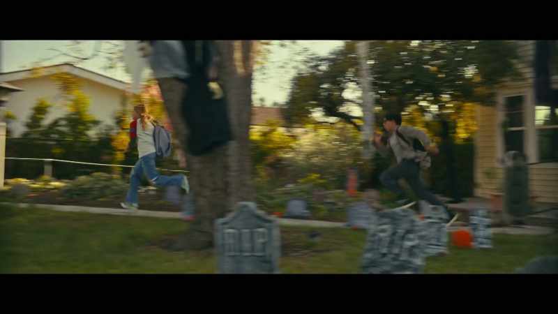 (low suspenseful music)