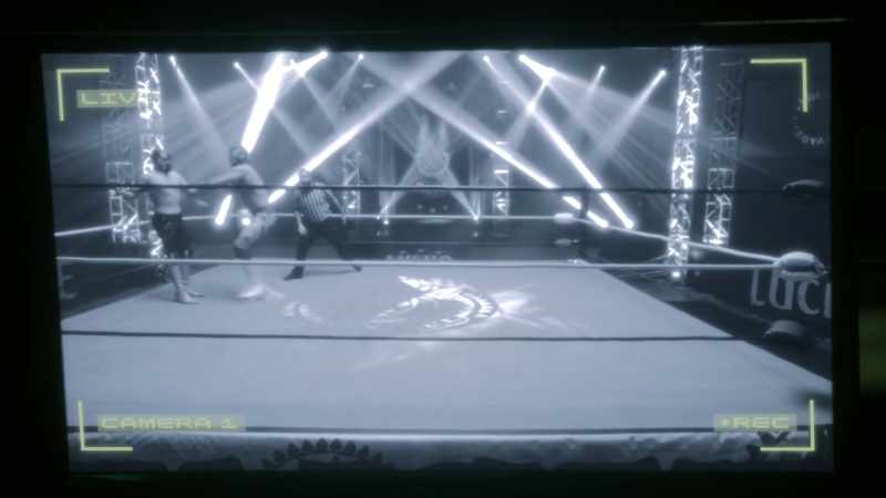 (luchador laughing) - (bell ringing, crowd cheering)