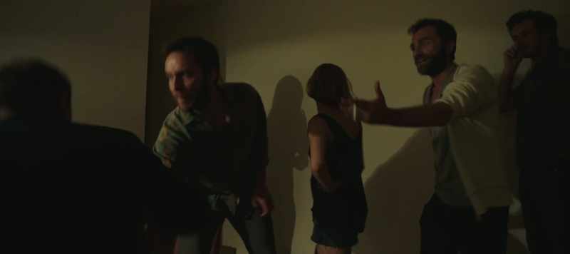Lucia, take it easy... Don't touch me! Don't touch me!