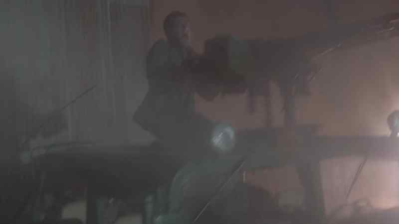 Lyle! Get down!