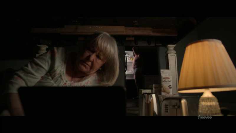 Ma, you can't live under a table. - Who are you talking to?