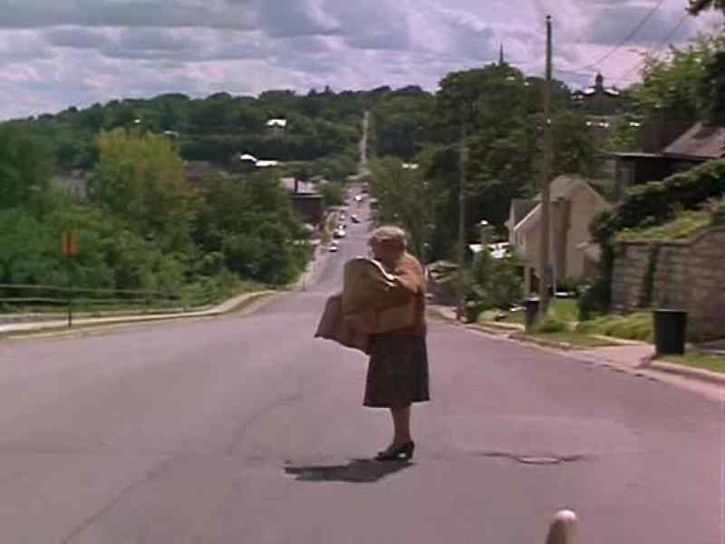 Ma'am get out of the way!