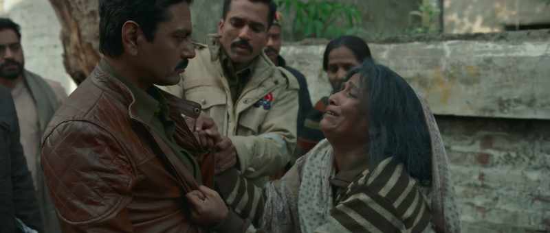 Ma'am, leave him. -My Chunni is no more!