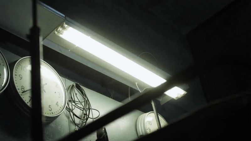 [Machinery Ηumming] [Powering Down]